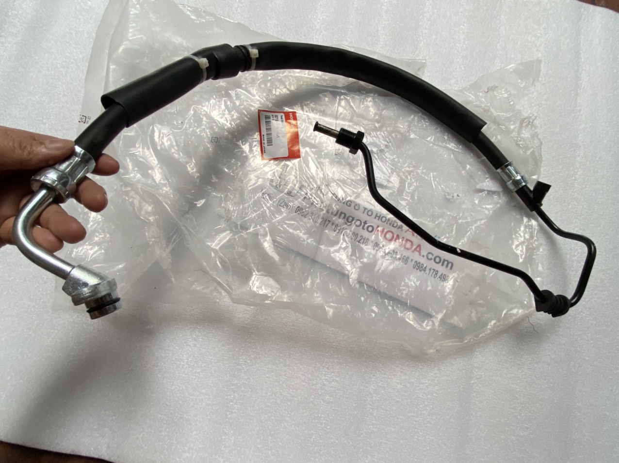 Tuy ô cao áp từ bơm trợ lực lái vào thước lái xe Honda CIVIC